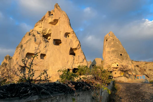 Вид Частично Разрушенные Природные Скальные Образования Искусственные Пещеры Голуби Внутри — стоковое фото