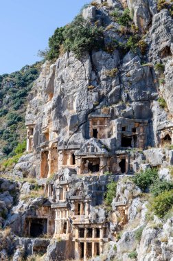 Eski bir lisan şehri olan Myra 'da taşla kesilmiş nekropolis mezarları. Antalya ilinin çağdaş Demre kentinin toprakları, Türkiye
