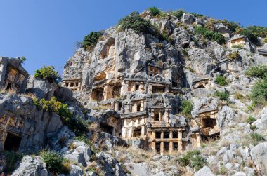 Eski bir lisan şehri olan Myra 'da taşla kesilmiş nekropolis mezarları. Antalya ilinin çağdaş Demre kentinin toprakları, Türkiye
