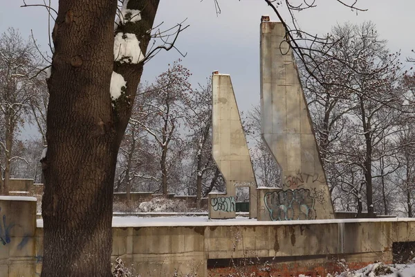 Graffiti Starych Betonowych Budynkach — Zdjęcie stockowe