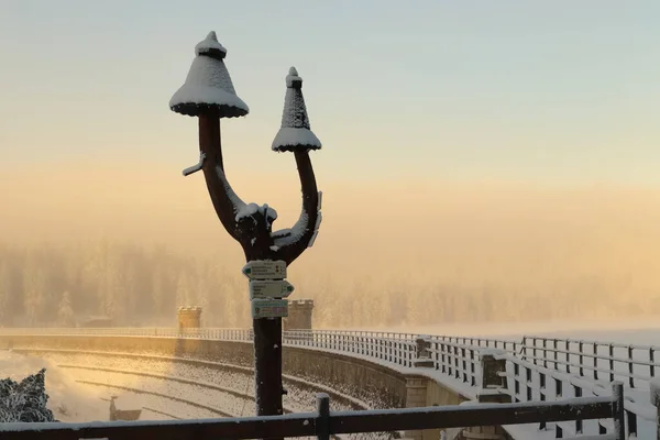 贝德里霍夫水库大坝 冬季雪景 — 图库照片