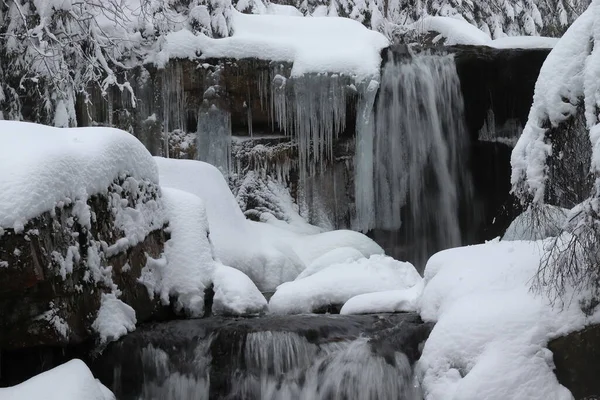 Bevroren Waterval Jedlov Beek Het Jizera Gebergte Winterlandschap — Stockfoto