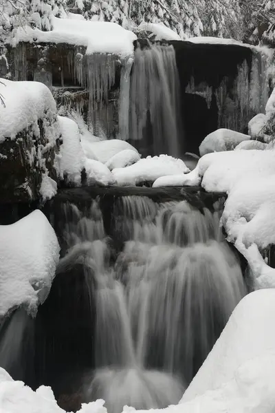 Cascade Gelée Sur Ruisseau Jedlov Dans Les Monts Jizera Paysage — Photo