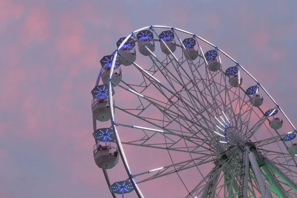 Illuminated Ferris Wheel Tourist Attraction — Fotografia de Stock