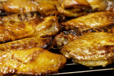 sırlı baharatlı tavuk kanadı