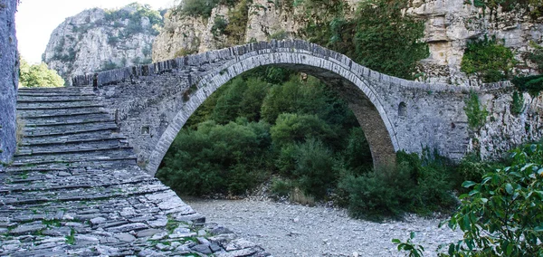 Puente en Zagoria — Foto de Stock