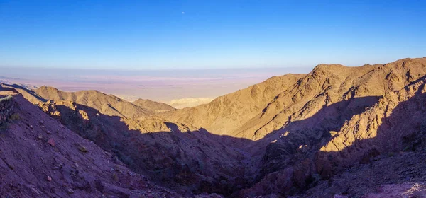 Panoramatický Pohled Pouštní Horskou Krajinu Arabské Údolí Blízkosti Petra Jižním — Stock fotografie