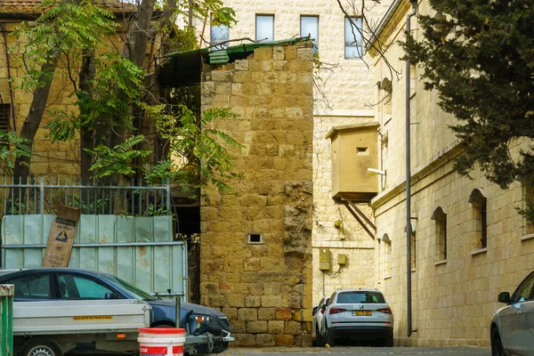 イスラエルのエルサレム 2021年11月19日 イスラエルのエルサレム中心部にある古い建物と英国の警備員のポストの眺め — ストック写真