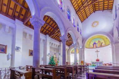 Nasıra, İsrail - 24 Aralık 2021: Saint Joseph Kilisesi, Nazareth, İsrail Annunciation yerleşkesi Bazilikası