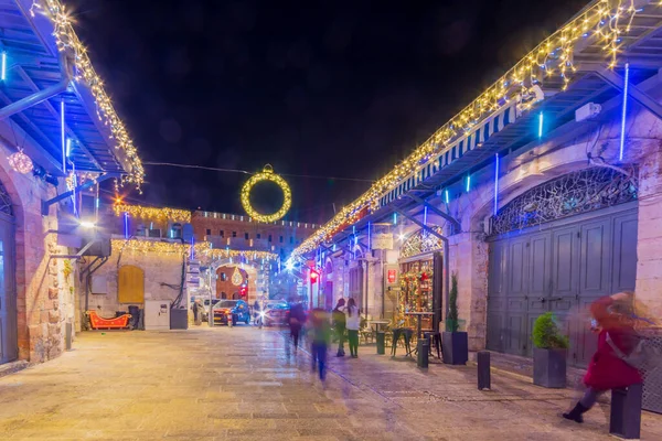 耶路撒冷 以色列 2021年12月28日 旧城墙内的新门场景 圣诞灯火通明 游客云集 耶路撒冷 以色列 — 图库照片