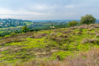 İsrail 'in orta kesimindeki Judaean Dağları' nın eteklerindeki Tel Gezer 'den manzara ve kırsal kesim