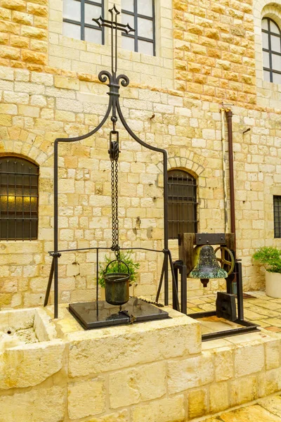 Vista Poço Água Quintal Mosteiro São Salvador Cidade Velha Jerusalém — Fotografia de Stock