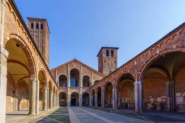 Veduta Della Basilica Sant Ambrogio Milano Lombardia Italia Settentrionale — Foto Stock