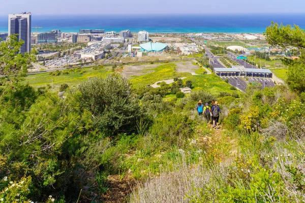 Haifa Izrael Kwietnia 2022 Widok Zachodnich Zboczy Góry Karmel Turyści — Zdjęcie stockowe