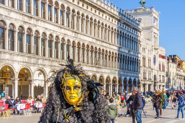 Venise Italie Février 2022 Femme Vêtue Costume Traditionnel Place Saint — Photo