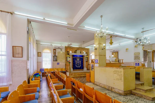 Hayfa, İsrail - 13 Mayıs 2022: Talpiot pazarındaki Aram Tsova sinagogu (Halep toplumu), Hadar HaCarmel Mahallesi, Hayfa, İsrail