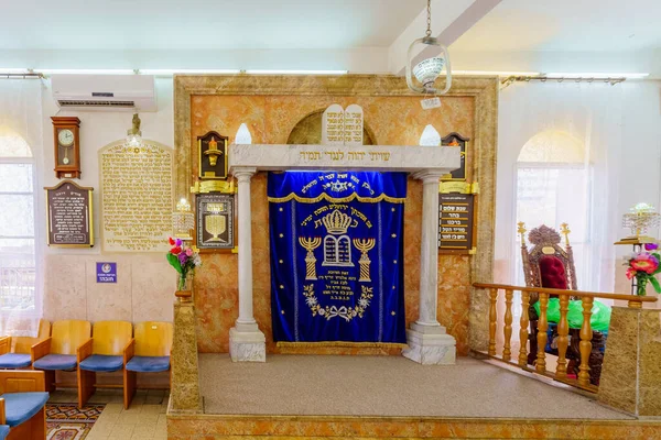 Hayfa, İsrail - 13 Mayıs 2022: Talpiot pazarındaki Aram Tsova sinagogu (Halep toplumu), Hadar HaCarmel Mahallesi, Hayfa, İsrail