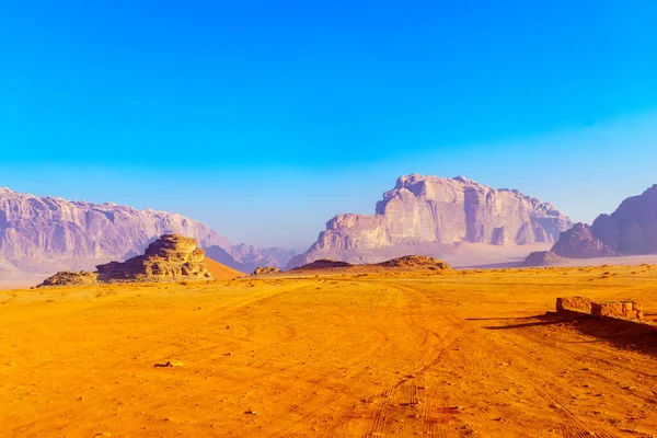 Vista Paisagem Com Várias Formações Rochosas Wadi Rum Parque Deserto — Fotografia de Stock