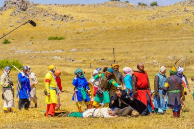 Lavi, İsrail - 01 Temmuz 2022: Hattin Boynuzları Savaşı 'nın yeniden canlandırılması (Ayyubid Sultan Selahaddin Haçlıları' nı yendi): Haçlılar Ayyubi tarafından ele geçirildi. Hattin Boynuzları, İsrail
