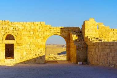 Negev Çölü, Güney İsrail, Nabataean şehri Avdat 'taki antik harabelerin manzarası