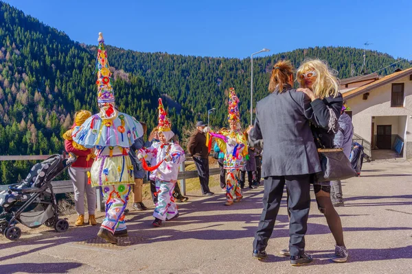 Valfloriana Italie Février 2022 Participants Carnaval Danse Costumée Traditionnelle Avec — Photo