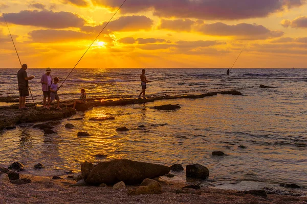 Haifa Israel September 2022 Sunset Scene Mediterranean Sea Coast Fishermen — Stockfoto