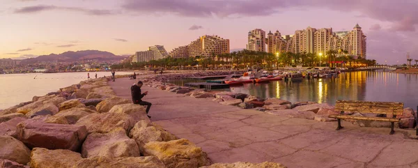 Eilat Israel January 2022 Winter Sunset Panorama Marina Pier Visitors — ストック写真