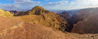 İsrail 'in güneyindeki Massive Eilat Doğa Rezervi' nde (Gishron Vadisi) panoramik kış manzarası