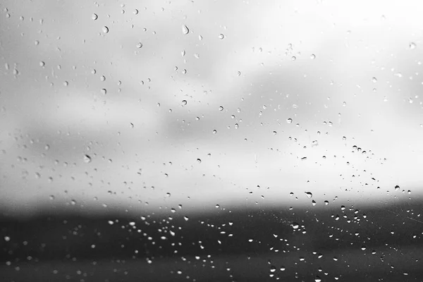 Regentropfen Auf Fensterglas Mit Unscharfem Hintergrund Schwarz Weiß — Stockfoto