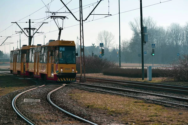 Varşova Polonya 2022 Sarı Tramvay Rayların Çatalında — Stok fotoğraf