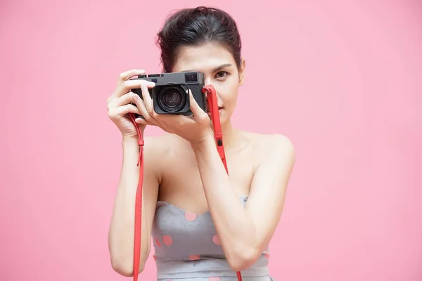 Close Portrait Pretty Woman Pinup Retro Style Using Manual Camera — Stock Photo, Image