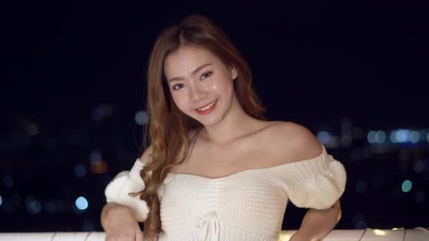 Bonjour Salut Belle Jeune Fille Asiatique Sexy Portant Pull Tricoté — Video