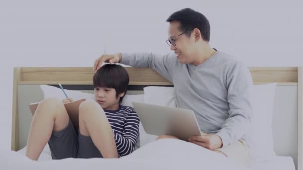 Portait Asian Father Working Laptop Home Son Having Fun Writing — Vídeo de stock