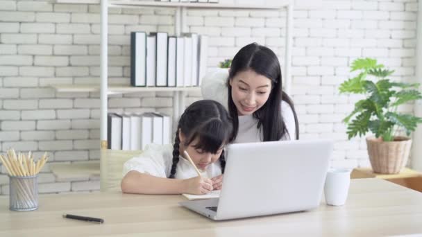 Loving Korean Mom Teaching Her Daughter Study Laptop Computer Making — стоковое видео