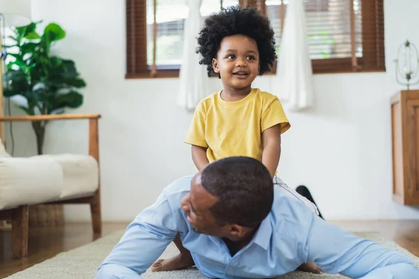 Happy African American Father Little Son Having Fun Together Home — ストック写真