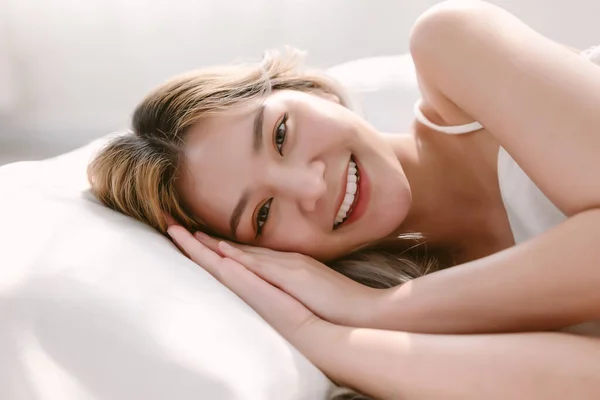 Closeup Portrait Beautiful Young Asian Smiling Have Relax Bedroom Home — Foto Stock