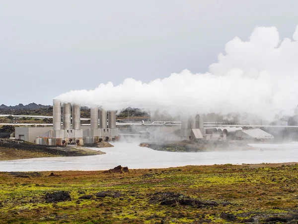 Геотермальная электростанция — стоковое фото