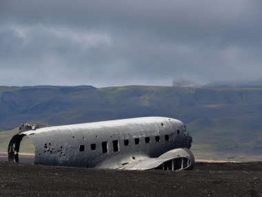 Bize düşen batık askeri uçak