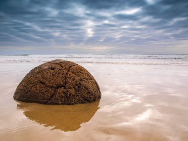 ünlü moeraki boulders