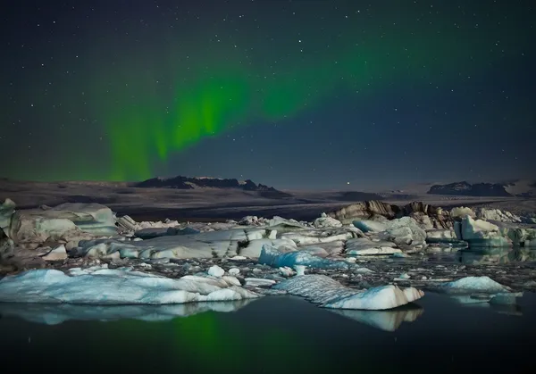 Aurora borealis nad jokulsaarlon — Zdjęcie stockowe