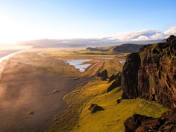 Kust island under solnedgång. — Stockfoto