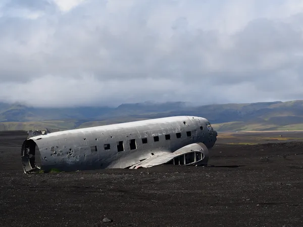 Wreck of a crashed US military plane — Stock Photo, Image