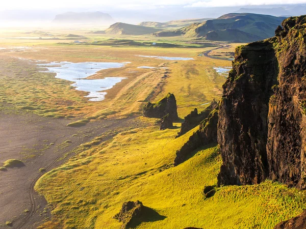 Línea costera de iceland durante la puesta del sol . — Foto de Stock