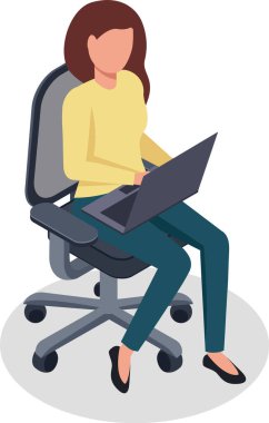 Kadın yönetici dizüstü bilgisayarla sandalyede oturuyor.