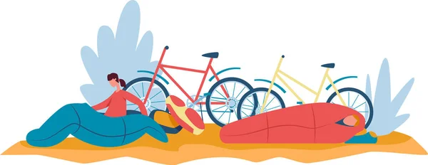 Viagem de fim de semana de bicicleta, as pessoas dormem em sacos — Vetor de Stock