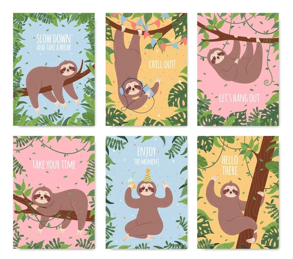 Tecknad sengångare kort, glada sengångare sover eller hänger från trädet. Söta affischer med sömniga lata djur tecken och roliga fraser vektor set — Stock vektor