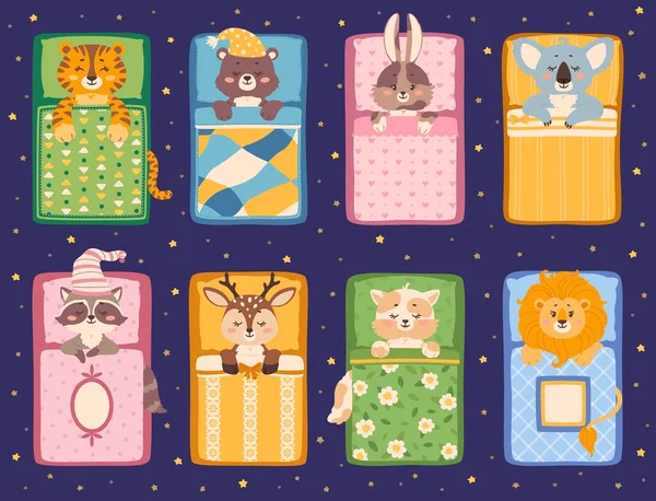 Słodkie zwierzątka śpiące w łóżku, śpiące postacie zwierząt. Niedźwiedź kreskówki, kot, królik, tygrys leżący pod przytulnym kocem i zestaw wektor poduszki — Wektor stockowy