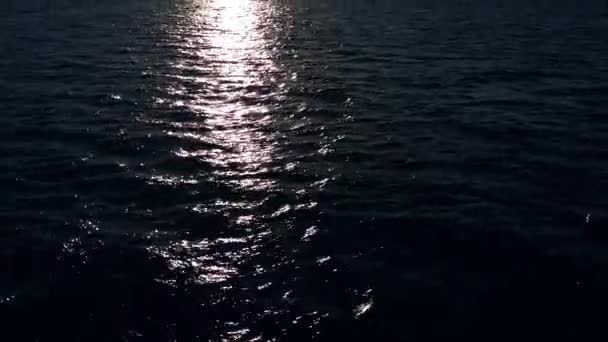 太陽の反射と海の空中垂直パノラマの風景。カムチャツカ — ストック動画