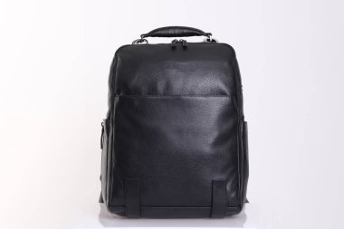 Beyaz arka plan üzerinde güzel sırt çantası