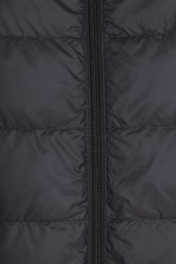 Kumaşta fermuarın yakın plan görüntüsü